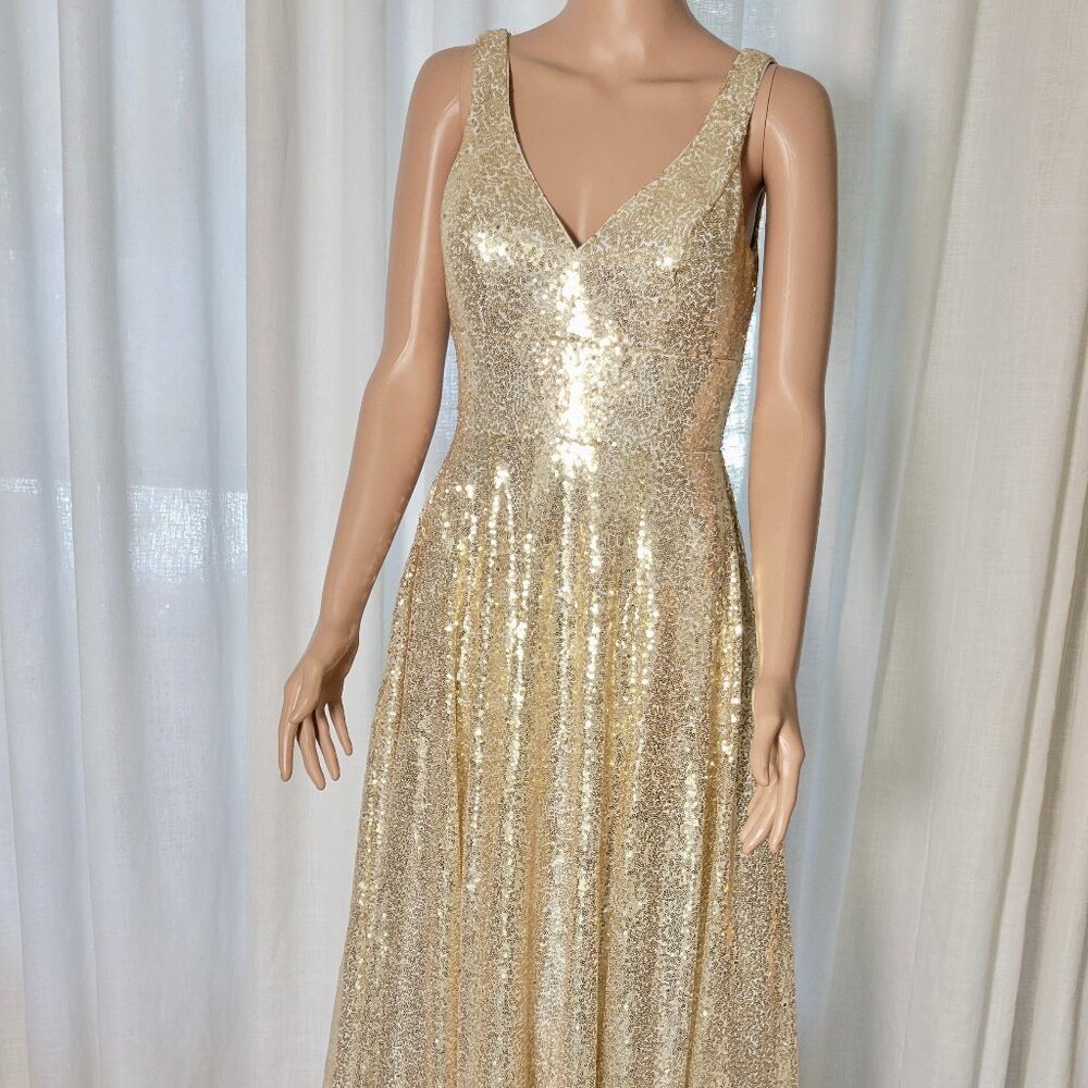 MacDuggal gold sequin fitted gown size 4 v neck sleeveless